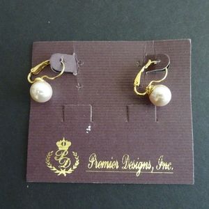 Premier Designs Faux Pearl Gold-toned Fish Hook ER